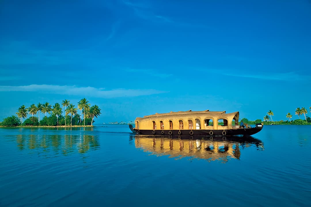 houseboat
